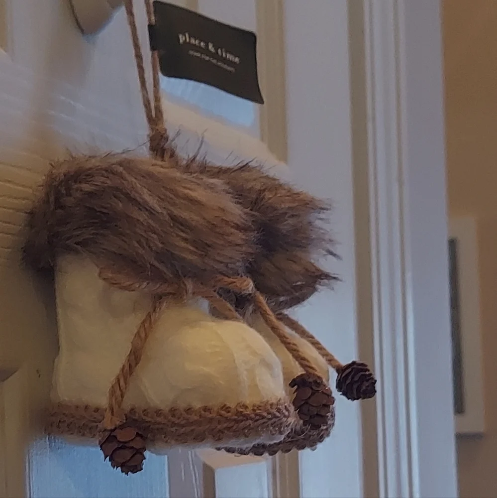 Wooly Fur Winter Boots Ornament Bag Charm - 2021 REALISTIC LOOK & FEEL BNWT